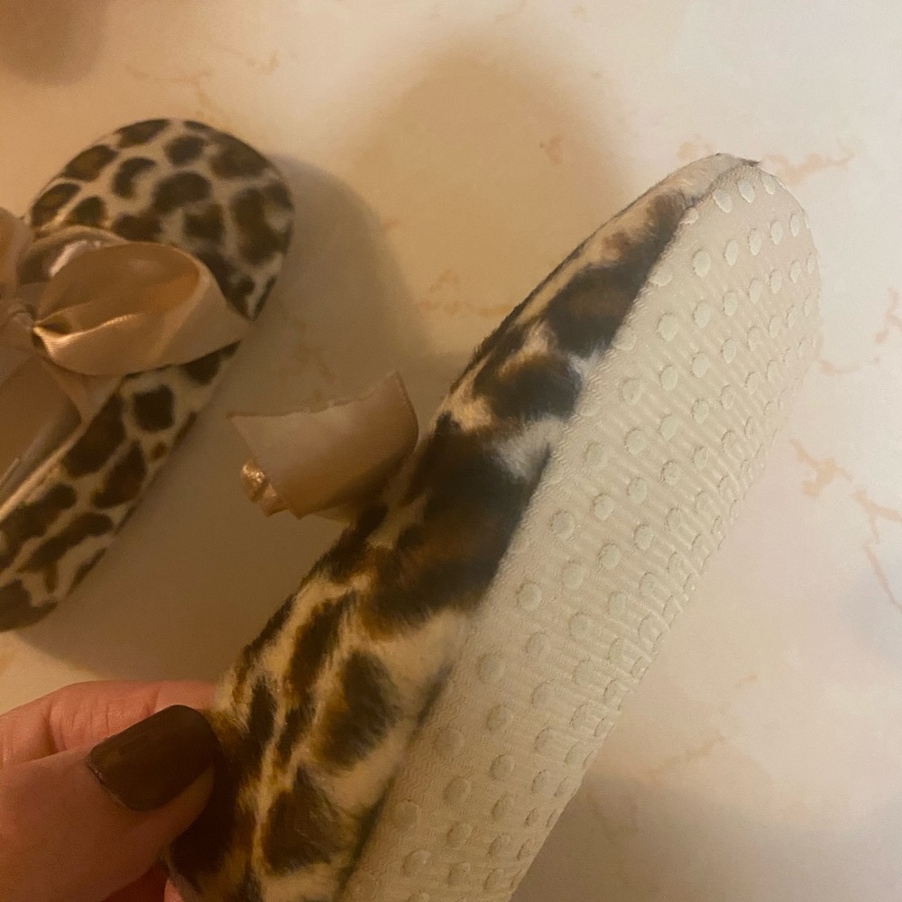 Leopard print toddler slippers size 5